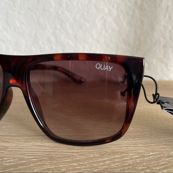 Quay Incognito Sunglasses - Picture 5 of 6